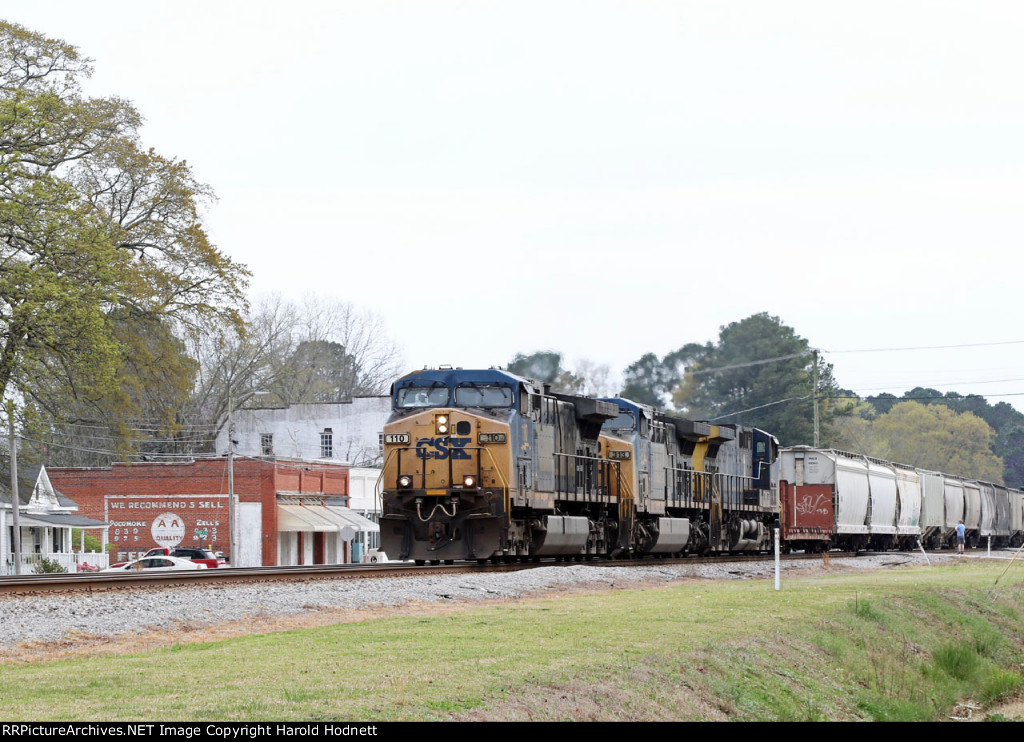 CSX 110 leads train M653-23 northbound